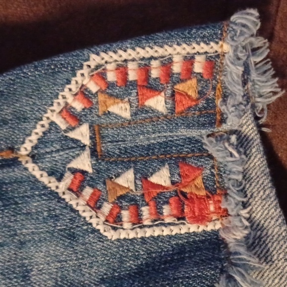 FOREVER 21 PREMIUM DENIM, SIZE 28 WOMENS SHORTS. - Picture 2 of 8